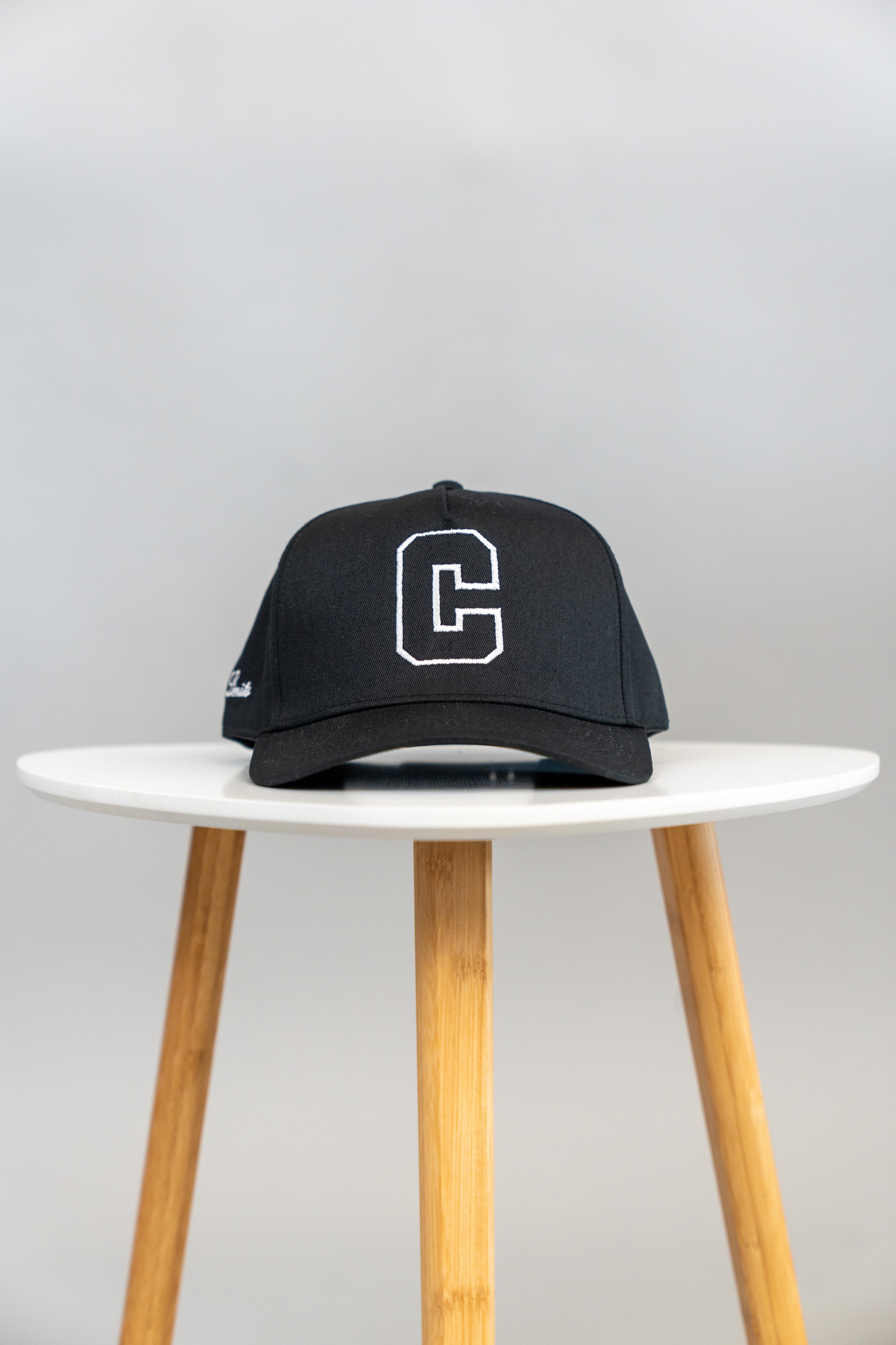 COLLEGIATE C BLACK SNAPBACK